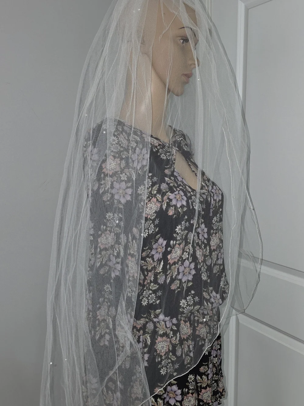 Vintage two-tier tulle bridal veil adorned delicate scattered pearls 36